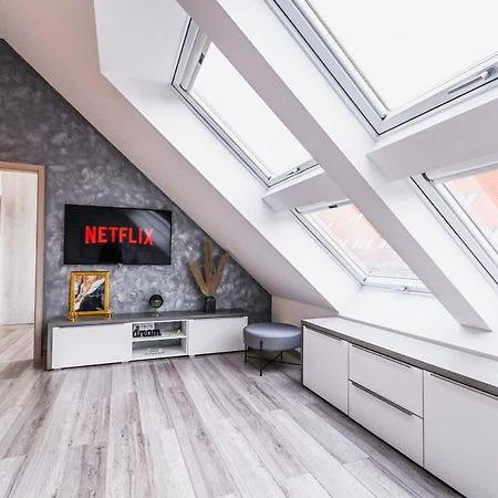 Luxury Apartment In The City Center Bratislava Bagian luar foto
