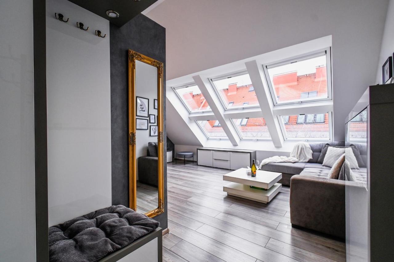 Luxury Apartment In The City Center Bratislava Bagian luar foto