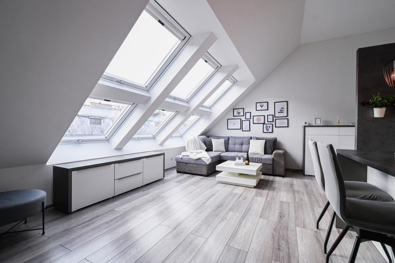 Luxury Apartment In The City Center Bratislava Bagian luar foto