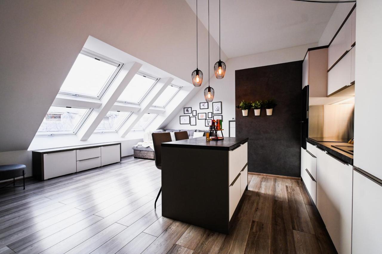 Luxury Apartment In The City Center Bratislava Bagian luar foto