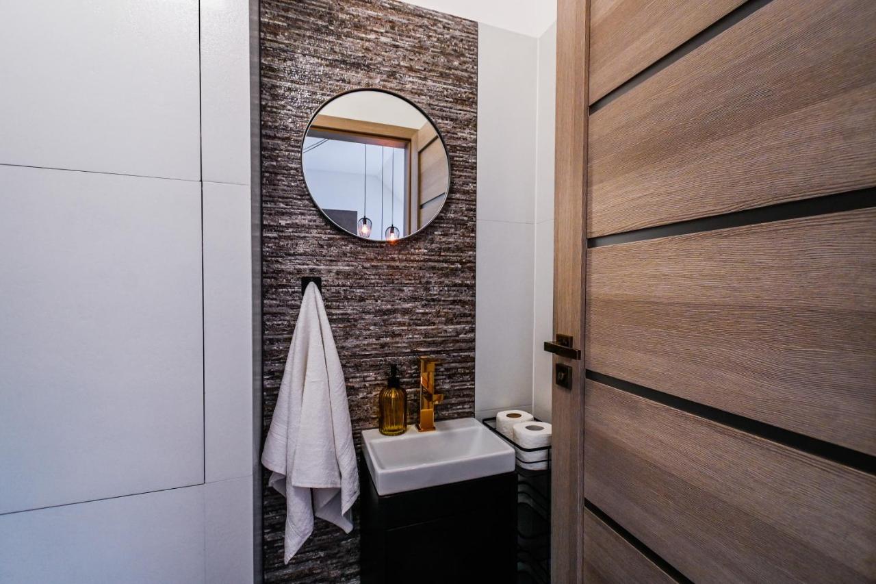 Luxury Apartment In The City Center Bratislava Bagian luar foto