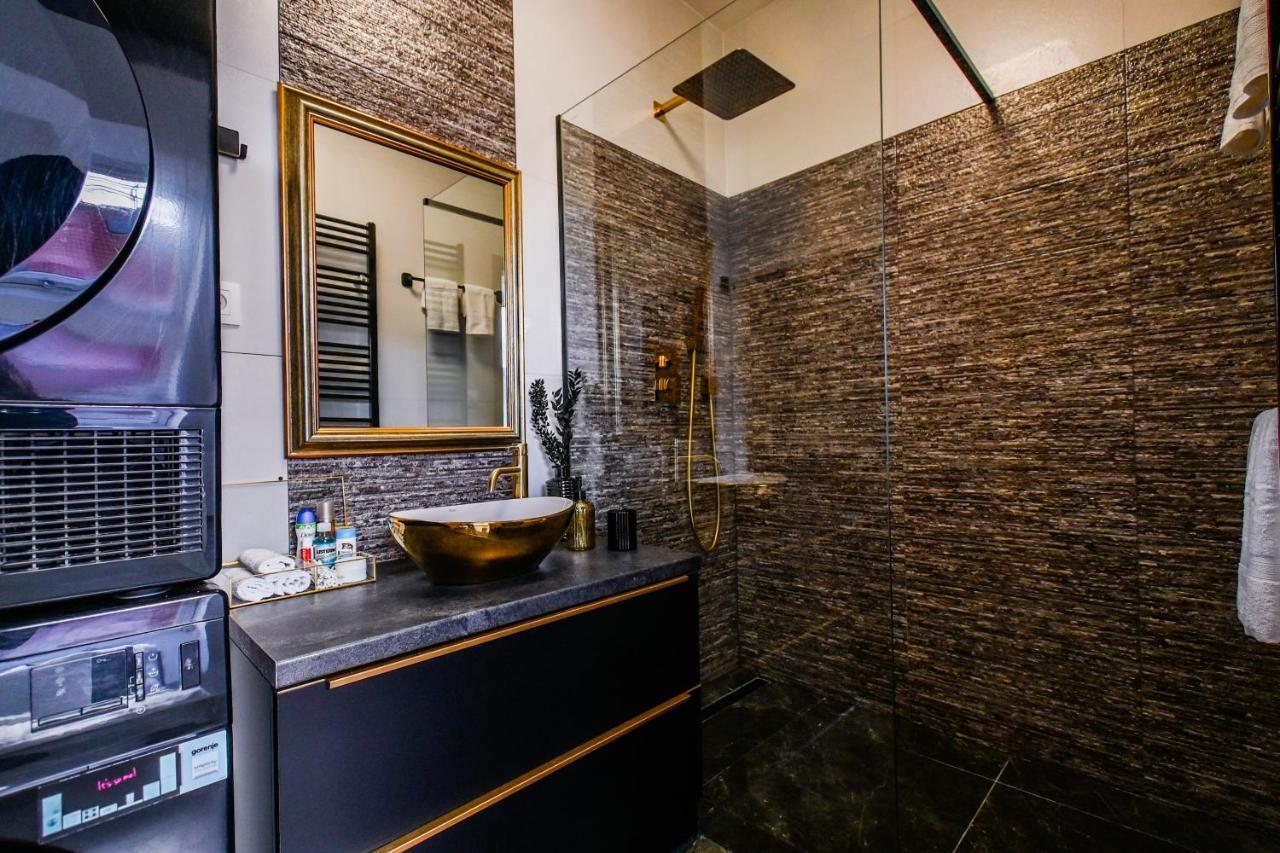Luxury Apartment In The City Center Bratislava Bagian luar foto