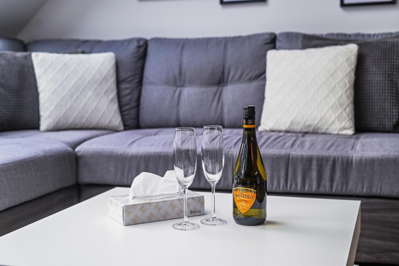 Luxury Apartment In The City Center Bratislava Bagian luar foto