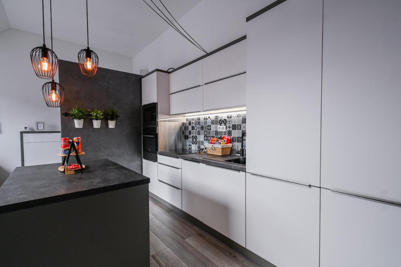 Luxury Apartment In The City Center Bratislava Bagian luar foto