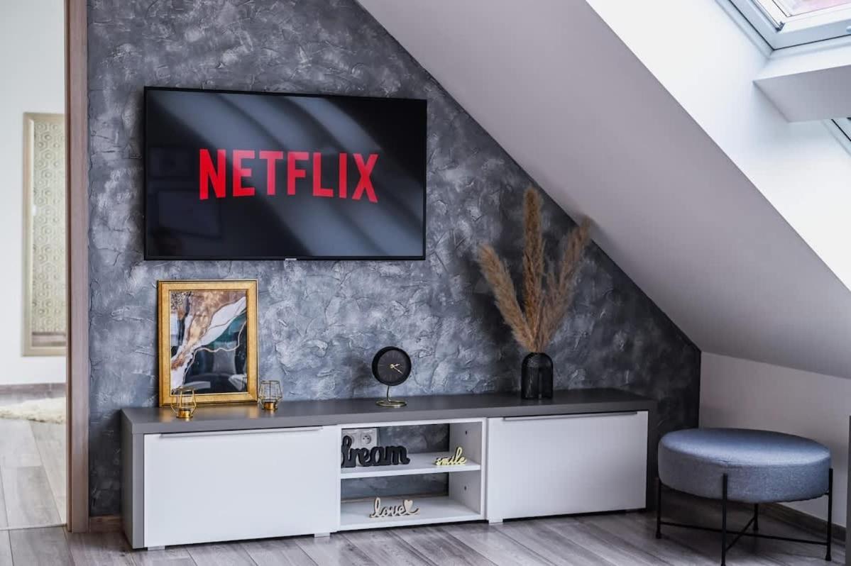 Luxury Apartment In The City Center Bratislava Bagian luar foto
