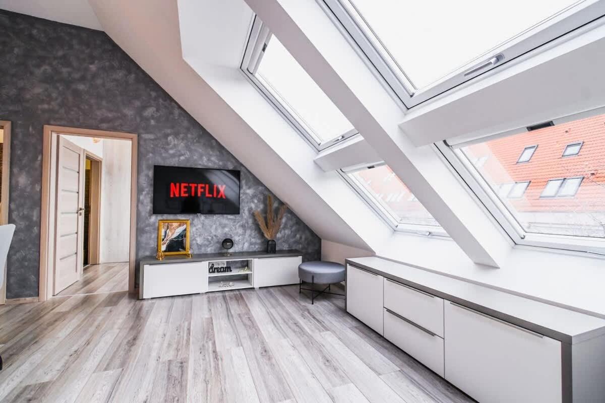Luxury Apartment In The City Center Bratislava Bagian luar foto
